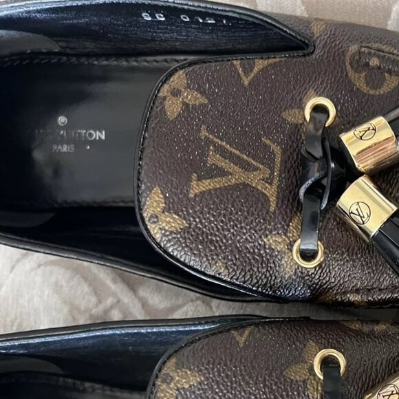 LOUIS VUITTON** RARE**WOMENS MONOGRAM LOAFERS FLAT WITH TASSELS 40 Fit like 8.5 - Picture 3 of 7
